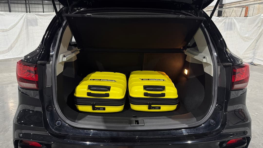 2022 MG Zst Essence, Automatic, 35651 km, Boot Inside View with Luggage