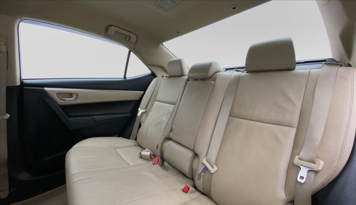 2016 Toyota Corolla Altis GL, Petrol, Manual, 71,916 km, Right Side Rear Door Cabin
