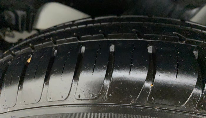 2019 Maruti Swift VXI D, Petrol, Manual, 4,597 km, Left Rear Tyre Tread
