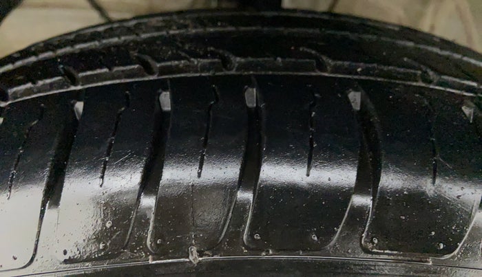 2019 Maruti Swift VXI D, Petrol, Manual, 4,597 km, Left Front Tyre Tread