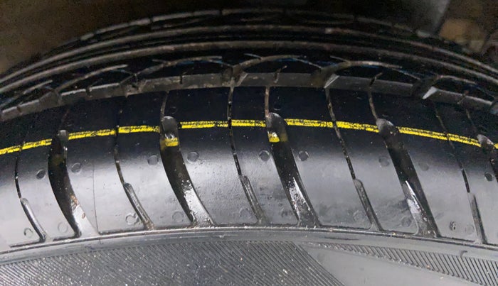 2015 Hyundai Grand i10 SPORTZ 1.2 KAPPA VTVT, Petrol, Manual, 23,033 km, Left Rear Tyre Tread