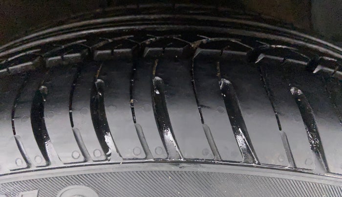 2015 Hyundai Grand i10 SPORTZ 1.2 KAPPA VTVT, Petrol, Manual, 23,033 km, Right Front Tyre Tread