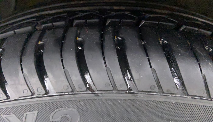 2015 Hyundai Grand i10 SPORTZ 1.2 KAPPA VTVT, Petrol, Manual, 23,033 km, Left Front Tyre Tread