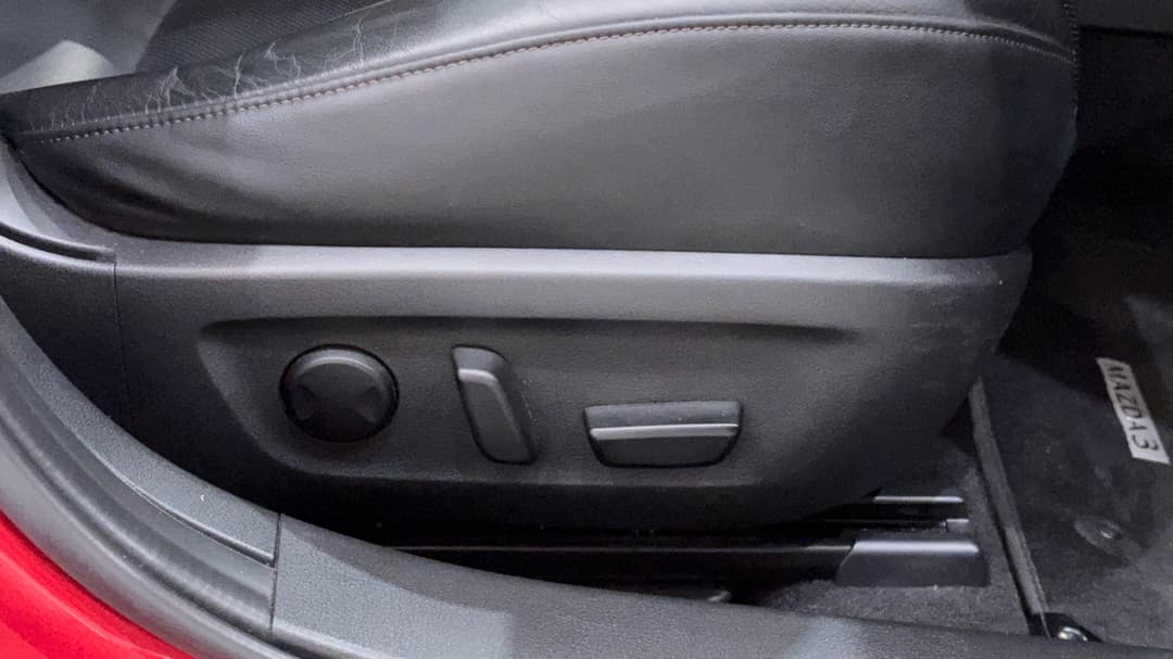 2019 Mazda Mazda3 G25 Astina, Automatic, 71568 km, Drivers Side Adjustment Panel