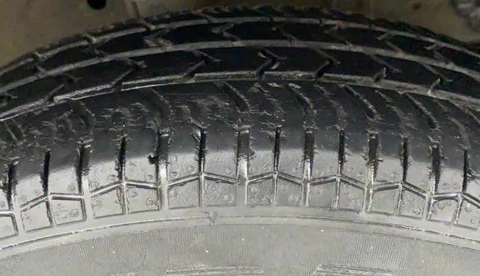 2016 Maruti Swift VXI, Petrol, Manual, 36,719 km, Right Front Tyre Tread