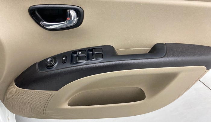 2013 Hyundai i10 MAGNA 1.2 KAPPA2, Petrol, Manual, 66,071 km, Driver Side Door Panels Control
