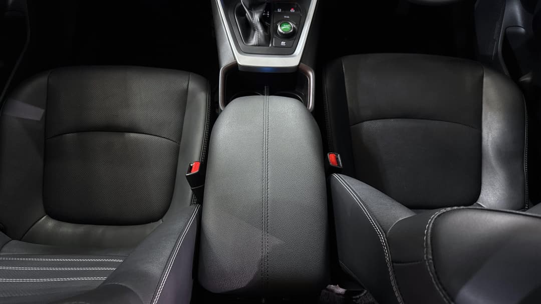 2023 Toyota RAV4 Cruiser (AWD) Hybrid, Automatic, 62249 km, Center Console