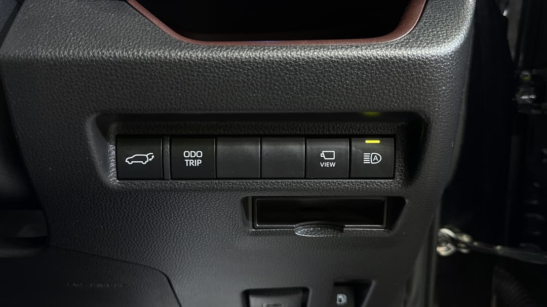 2023 Toyota RAV4 Cruiser (AWD) Hybrid, Automatic, 62249 km, Utility Switches/Buttons