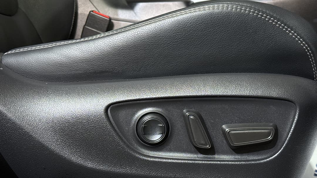 2023 Toyota RAV4 Cruiser (AWD) Hybrid, Automatic, 62249 km, Drivers Side Adjustment Panel