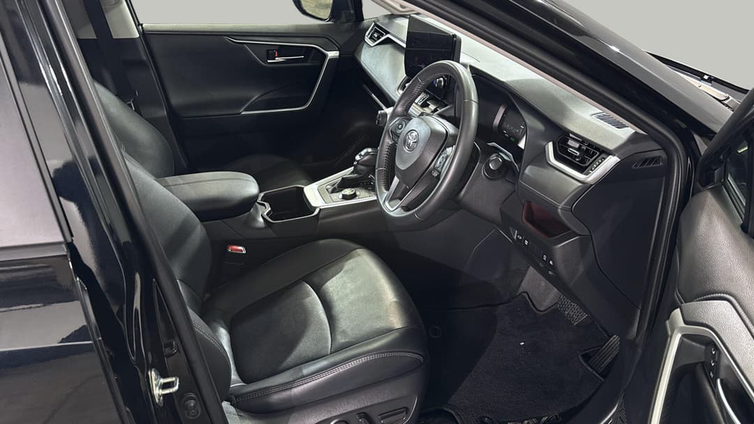 2023 Toyota RAV4 Cruiser (AWD) Hybrid, Automatic, 62249 km, Right Side Front Door Cabin View