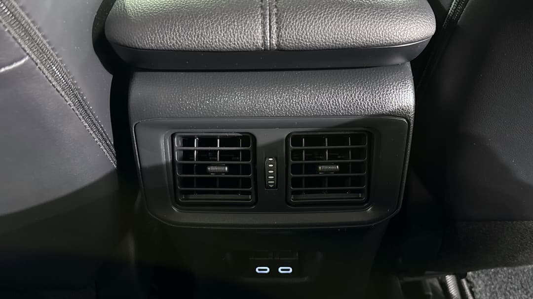 2023 Toyota RAV4 Cruiser (AWD) Hybrid, Automatic, 62249 km, Rear A/C Vent