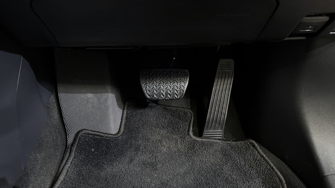 2023 Toyota RAV4 Cruiser (AWD) Hybrid, Automatic, 62249 km, Pedals and Footmat