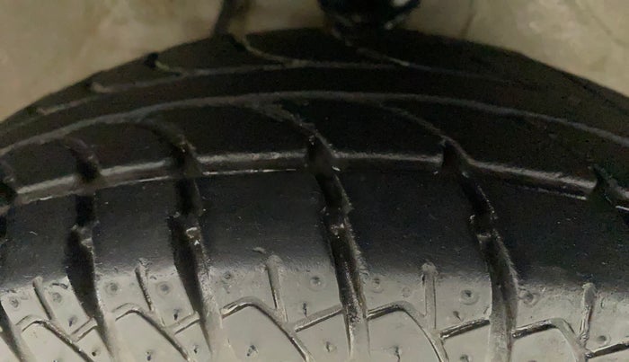 2016 Maruti Alto 800 LXI, Petrol, Manual, 56,876 km, Right Front Tyre Tread