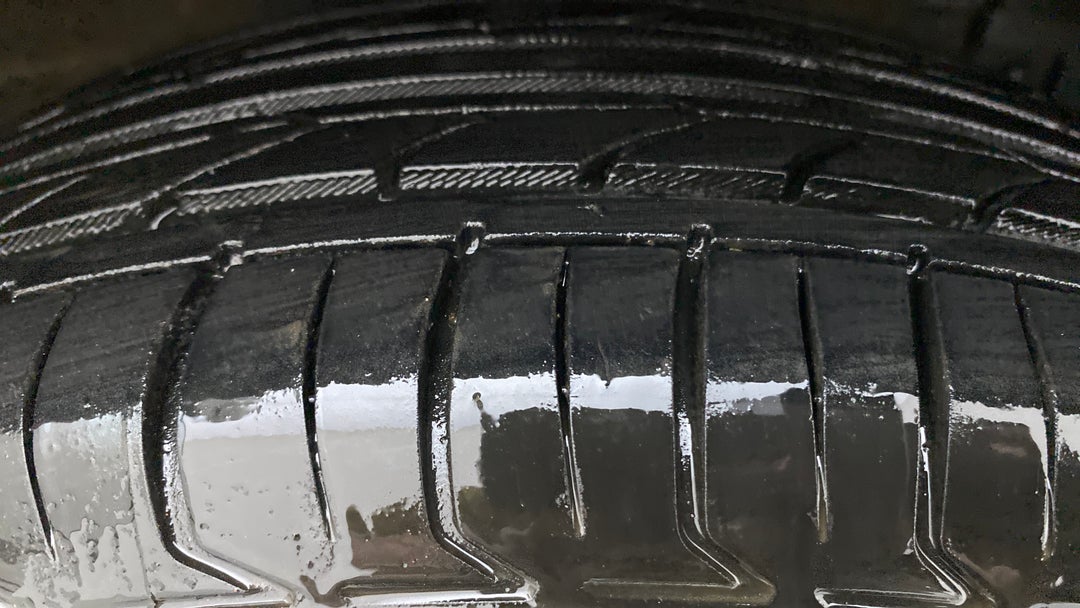 Right Front Tyre Tread