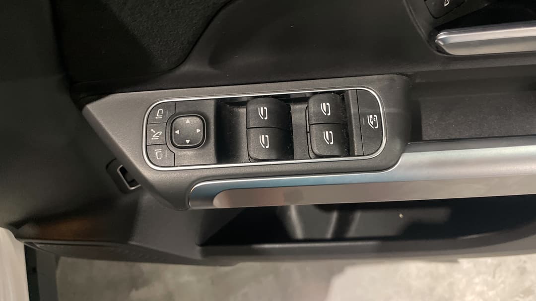 2022 Mercedes-benz Glb 200, Automatic, 52501 km, Drivers Side Door Panel Controls