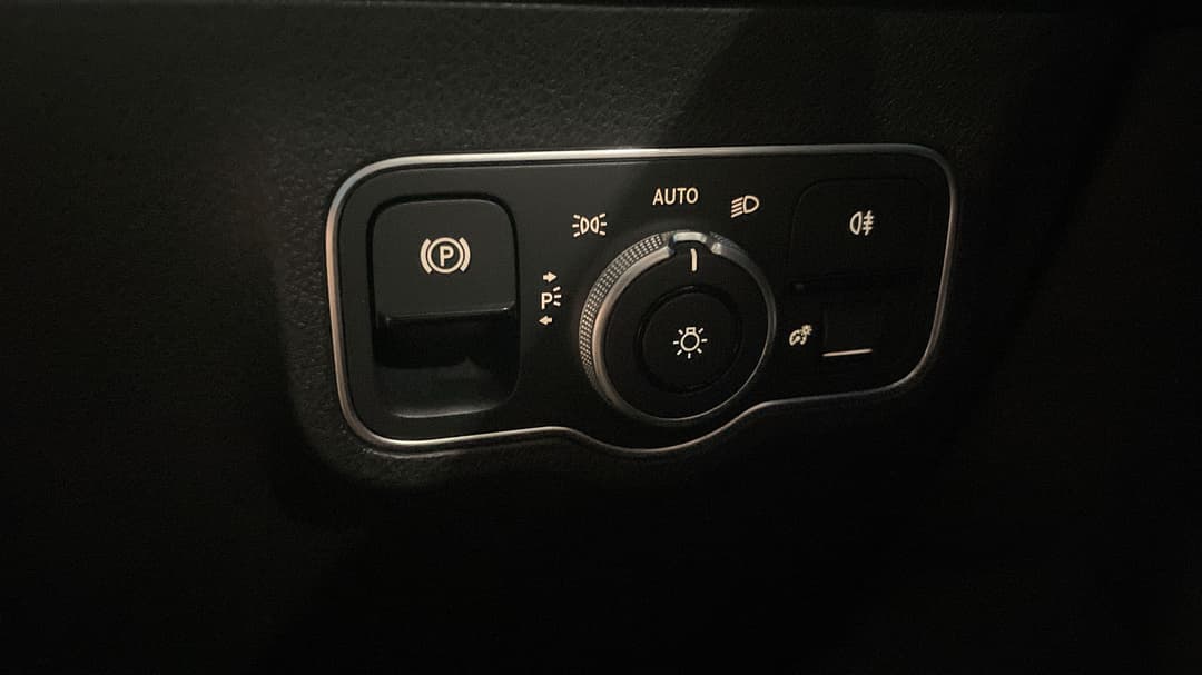 2022 Mercedes-benz Glb 200, Automatic, 52501 km, Utility Switches/Buttons