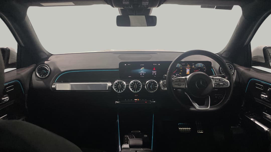 2022 Mercedes-benz Glb 200, Automatic, 52501 km, Dashboard View