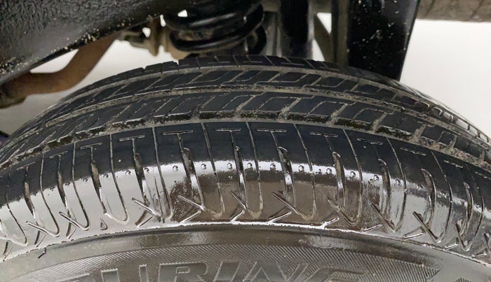 2017 Maruti Eeco 7 STR, Petrol, Manual, 21,722 km, Left Rear Tyre Tread