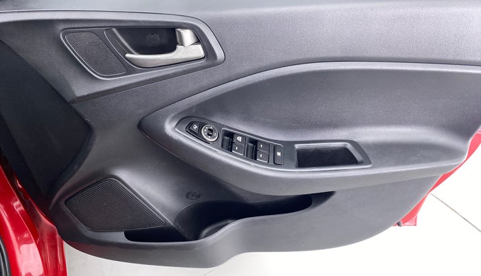2018 Hyundai Elite i20 ASTA 1.2 DUAL TONE, Petrol, Manual, 67,916 km, Driver Side Door Panels Control