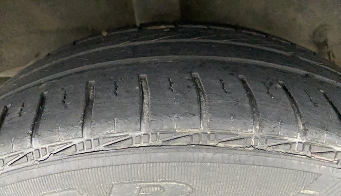 2011 Toyota Etios V, Petrol, Manual, 32,950 km, Right Rear Tyre Tread