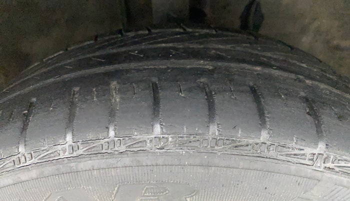 2011 Toyota Etios V, Petrol, Manual, 32,950 km, Right Front Tyre Tread