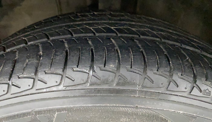 2011 Toyota Etios V, Petrol, Manual, 32,950 km, Left Front Tyre Tread