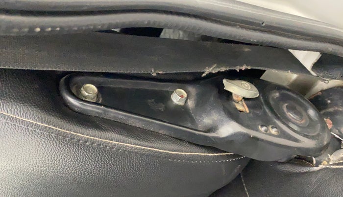 2017 Maruti OMNI E STD, Petrol, Manual, 69,169 km, Front left seat (passenger seat) - Folding lever cover has minor damage