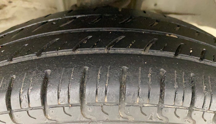 2017 Maruti OMNI E STD, Petrol, Manual, 69,169 km, Right Front Tyre Tread