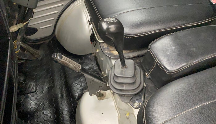 2017 Maruti OMNI E STD, Petrol, Manual, 69,169 km, Gear lever - Boot cover slightly torn