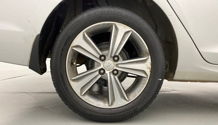 2017 Hyundai Verna 1.6 SX VTVT, Petrol, Manual, 26,658 km, Right Rear Wheel
