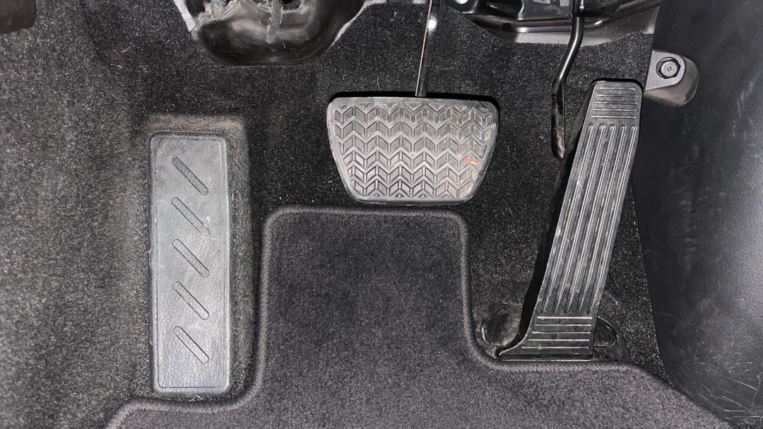 2023 Toyota Camry Ascent Hybrid, Automatic, 53425 km, Pedals and Footmat