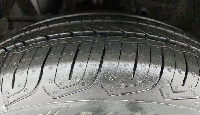 2016 Honda Jazz 1.2 V MT, Petrol, Manual, 35,734 km, Left Front Tyre Tread