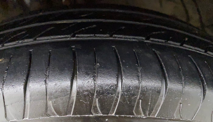 2016 Maruti Celerio VXI CNG D, CNG, Manual, 62,383 km, Right Rear Tyre Tread