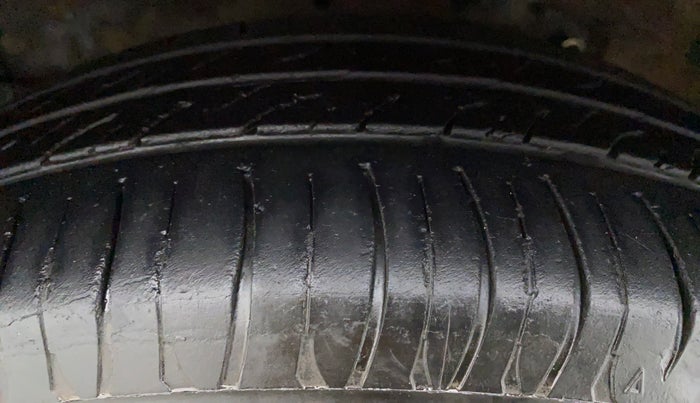 2016 Maruti Celerio VXI CNG D, CNG, Manual, 62,383 km, Right Front Tyre Tread