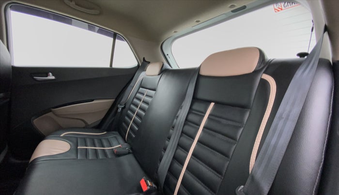 2018 Hyundai Grand i10 SPORTZ AT 1.2 KAPPA VTVT, Petrol, Automatic, 17,256 km, Right Side Rear Door Cabin