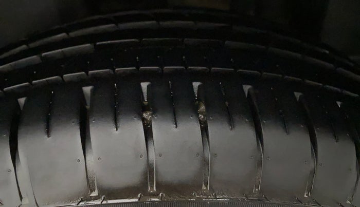 2014 Skoda Rapid 1.5 TDI CR ELEGANCE, Diesel, Manual, 98,371 km, Left Rear Tyre Tread