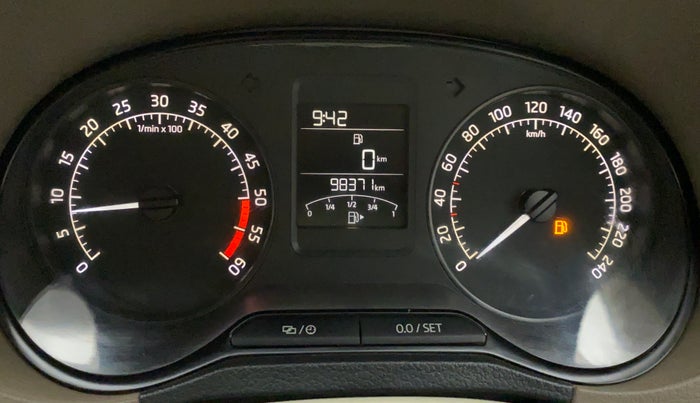 2014 Skoda Rapid 1.5 TDI CR ELEGANCE, Diesel, Manual, 98,371 km, Odometer Image