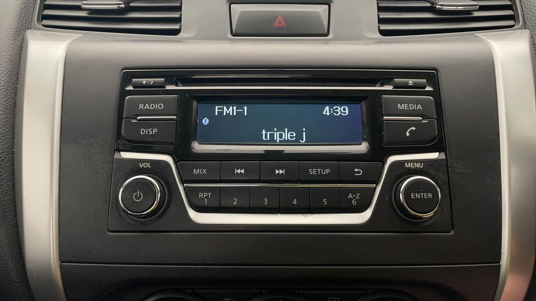 2019 Nissan Navara Rx (4x2), Manual, 93396 km, Infotainment System