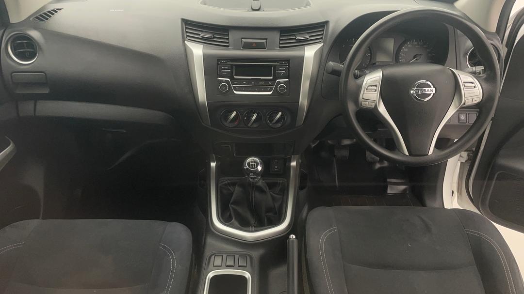 2019 Nissan Navara Rx (4x2), Manual, 93396 km, Center Console