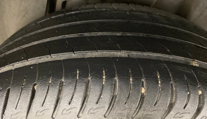 2019 Mahindra XUV300 W8 DIESEL MT, Diesel, Manual, 32,398 km, Left Rear Tyre Tread