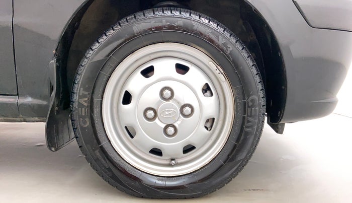 2011 Hyundai Santro Xing GL PLUS, Petrol, Manual, 8,92,981 km, Right Front Tyre