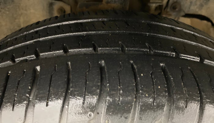 2018 Tata Tiago XT 1.2 REVOTRON, Petrol, Manual, 29,582 km, Right Front Tyre Tread