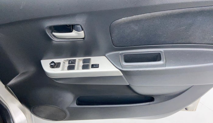 2011 Maruti Wagon R 1.0 VXI, Petrol, Manual, 70,353 km, Driver Side Door Panels Control