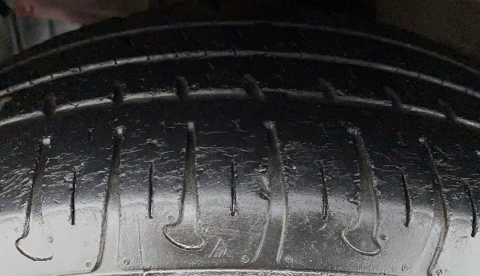 2015 Hyundai Grand i10 MAGNA 1.2 VTVT, Petrol, Manual, 37,523 km, Left Front Tyre Tread