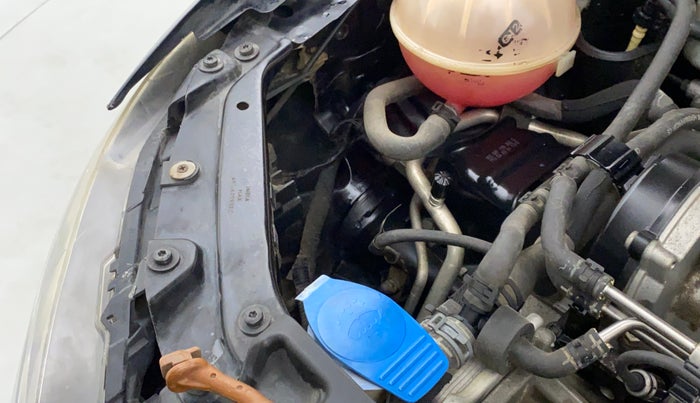 2013 Volkswagen Polo GT TSI 1.2 PETROL AT, Petrol, Automatic, 56,628 km, Right headlight - Clamp has minor damage
