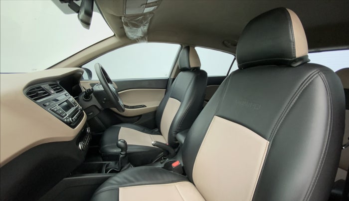 2016 Hyundai Elite i20 Sportz 1.2 VTVT MT, Petrol, Manual, 31,628 km, Right Side Front Door Cabin