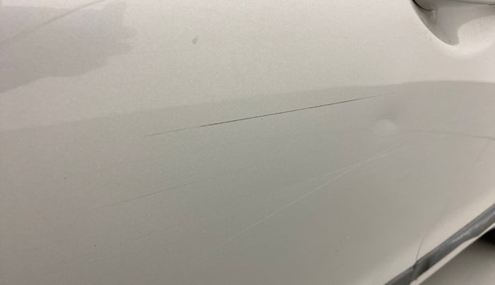 2016 Hyundai Elite i20 Sportz 1.2 VTVT MT, Petrol, Manual, 31,628 km, Front passenger door - Minor scratches