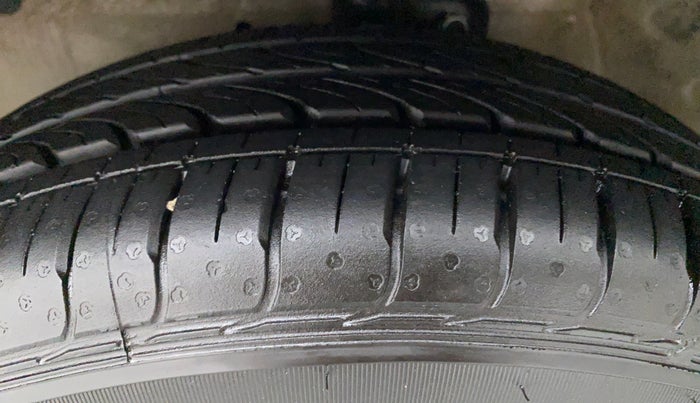 2017 Maruti Celerio VXI AGS, Petrol, Automatic, 49,882 km, Left Front Tyre Tread