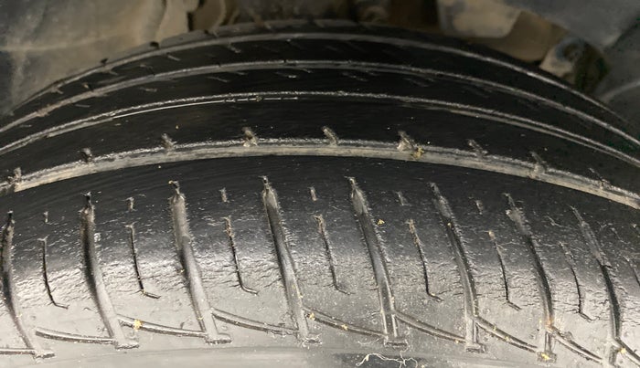 2014 Nissan Terrano XL P, Petrol, Manual, 76,646 km, Right Front Tyre Tread