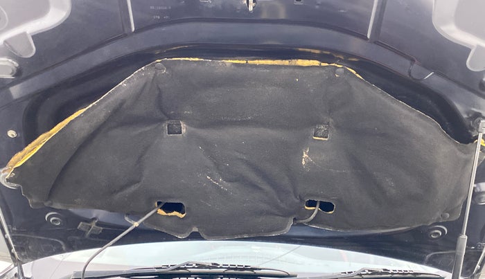 2014 Nissan Terrano XL P, Petrol, Manual, 76,646 km, Bonnet (hood) - Insulation cover has minor damage